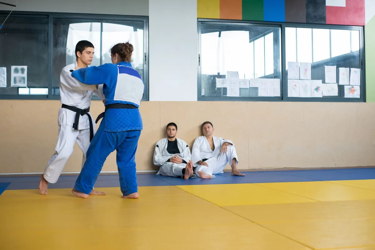 Kimono bleu judo : histoire, rareté et comment le dénicher en 2026